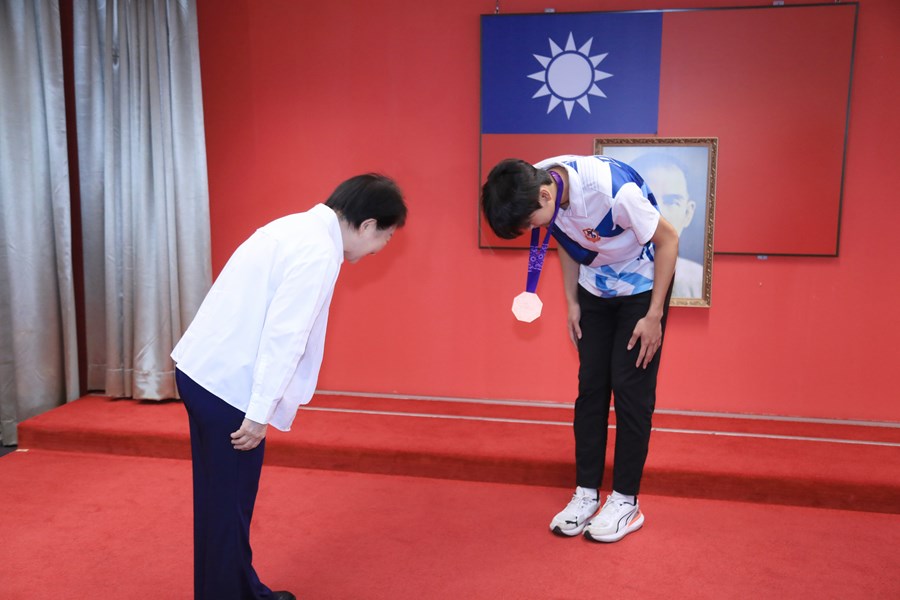 頒獎--表揚大里高中 楊壬佑選手榮獲2026世界青少年跆拳道錦標賽男子78公斤級銅牌
