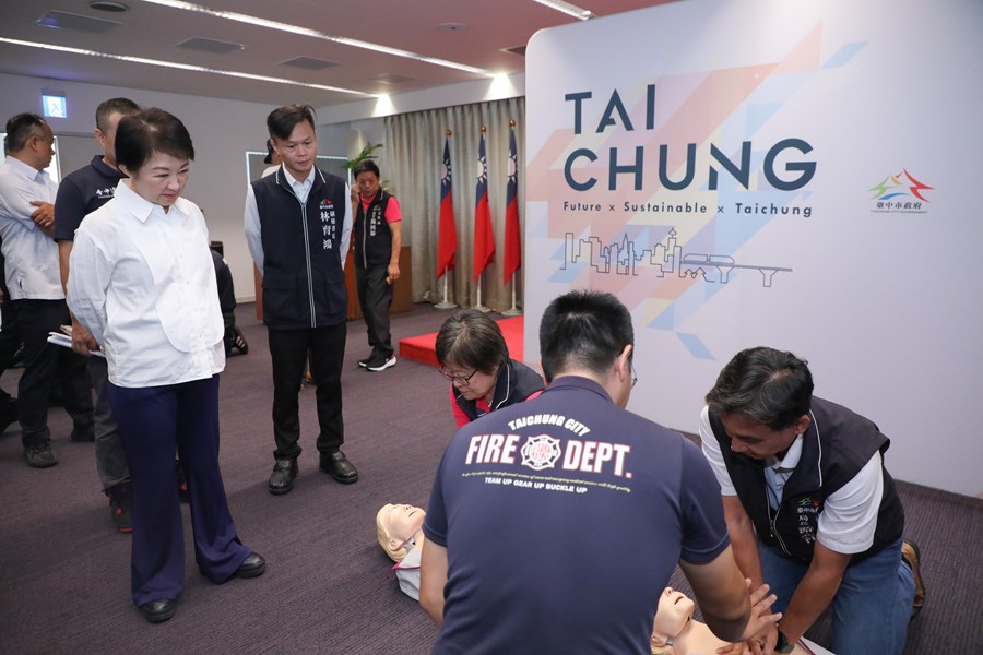中市府首長主管齊上CPR+AED課程 全員挑戰急救認證