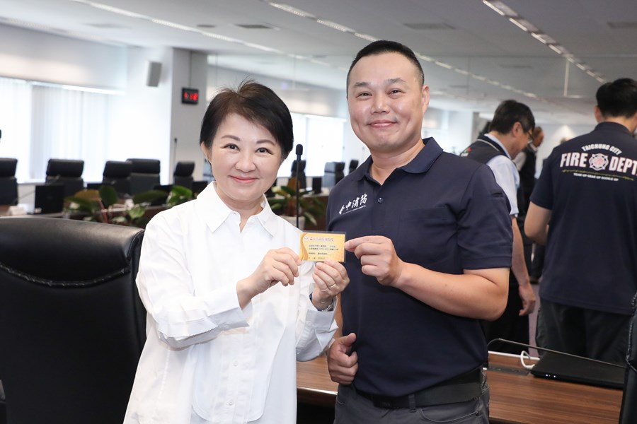 中市府首長主管齊上CPR+AED課程 全員挑戰急救認證