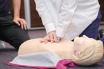 中市府首長主管齊上CPR+AED課程 全員挑戰急救認證