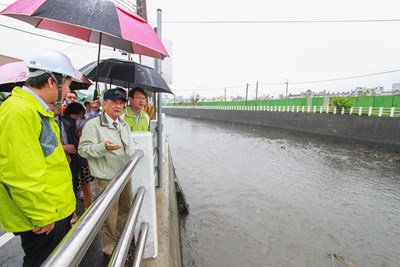 林副市長視察梧棲大排水質處理情形