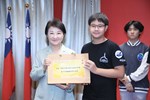 頒獎--國中Kidwind風機組世界冠軍--Kidwind精神獎--衛道高中(國中部)--洪睿謄