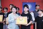 頒獎--國中Kidwind風機組世界冠軍--Kidwind精神獎--大德國小--蔡維桐