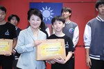 頒獎--國中Kidwind風機組世界冠軍--Kidwind精神獎--國安國小--王善牧