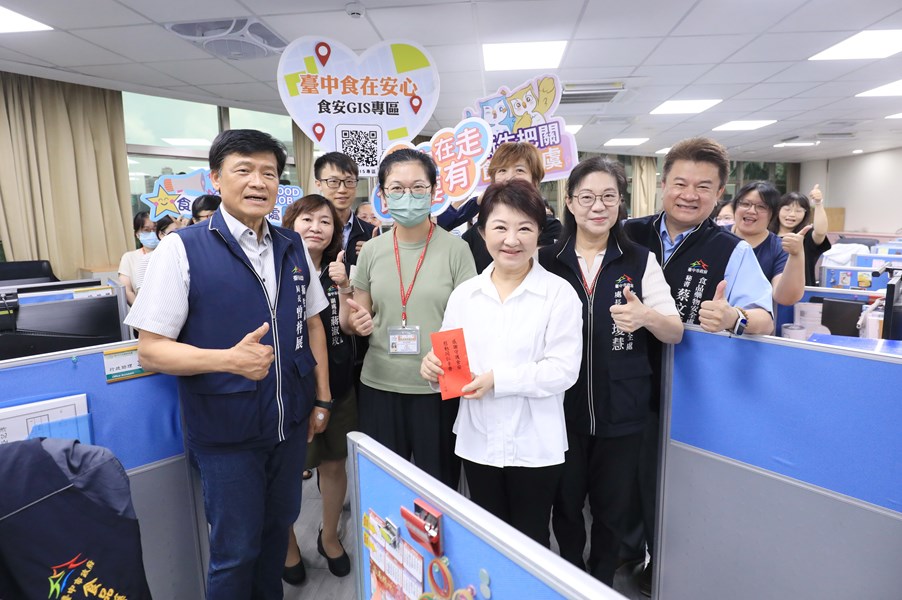 盧市長慰問食安處同仁及訪視西區衛生所--TSAI (1)