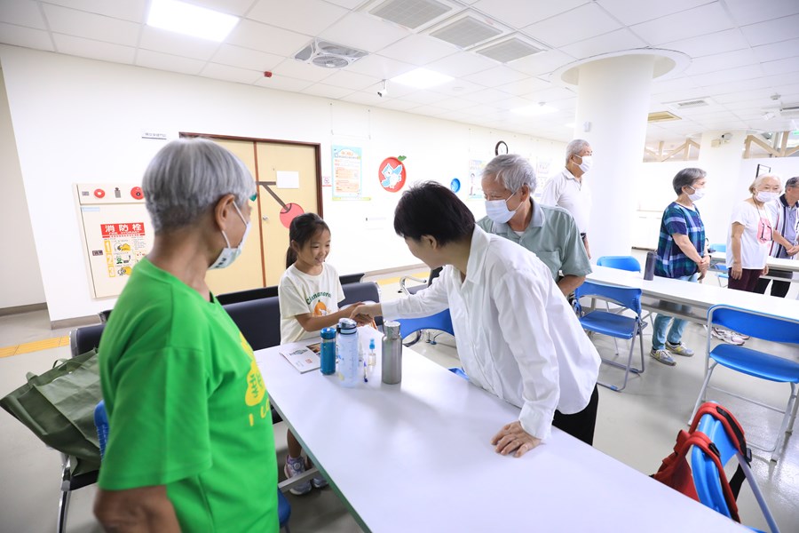 盧市長慰問食安處同仁及訪視西區衛生所--TSAI (12)