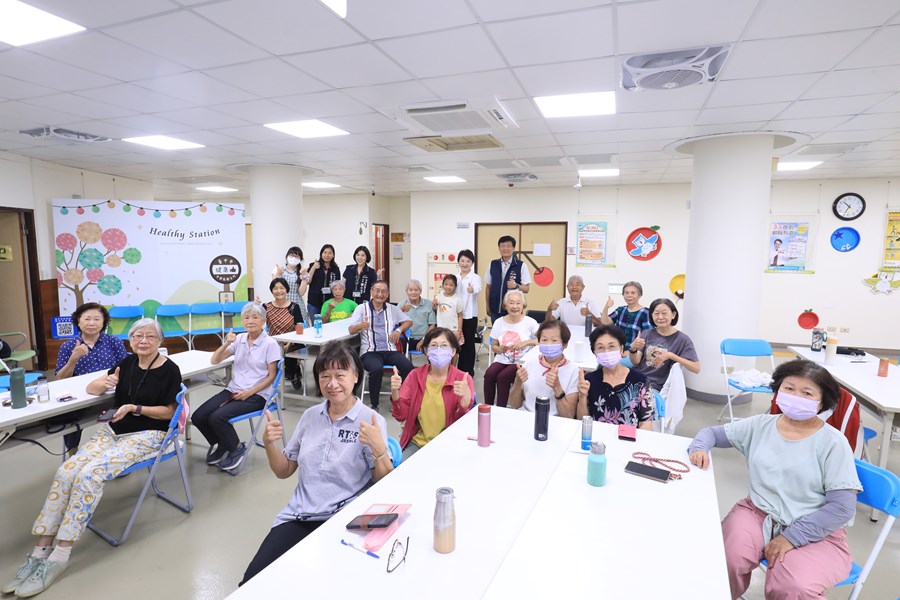 盧市長慰問食安處同仁及訪視西區衛生所--TSAI (16)