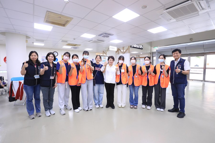 盧市長慰問食安處同仁及訪視西區衛生所--TSAI (17)
