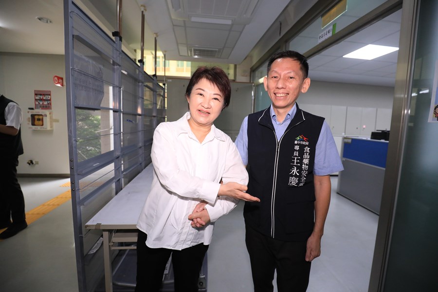 盧市長慰問食安處同仁及訪視西區衛生所--TSAI (25)