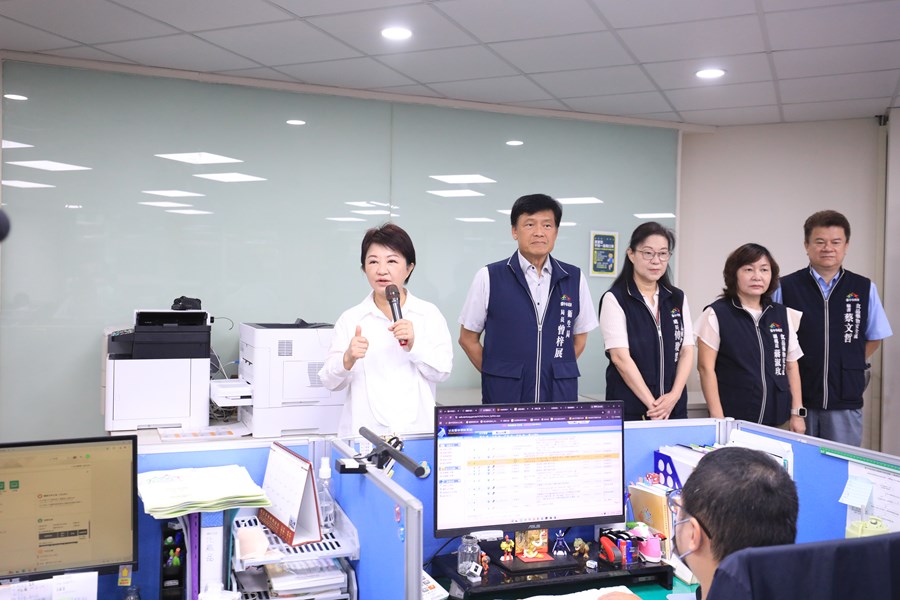 盧市長慰問食安處同仁及訪視西區衛生所--TSAI (3)