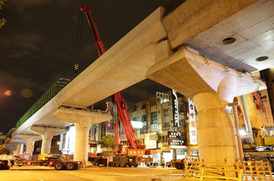 台中捷運最後一垮U型梁吊裝工程