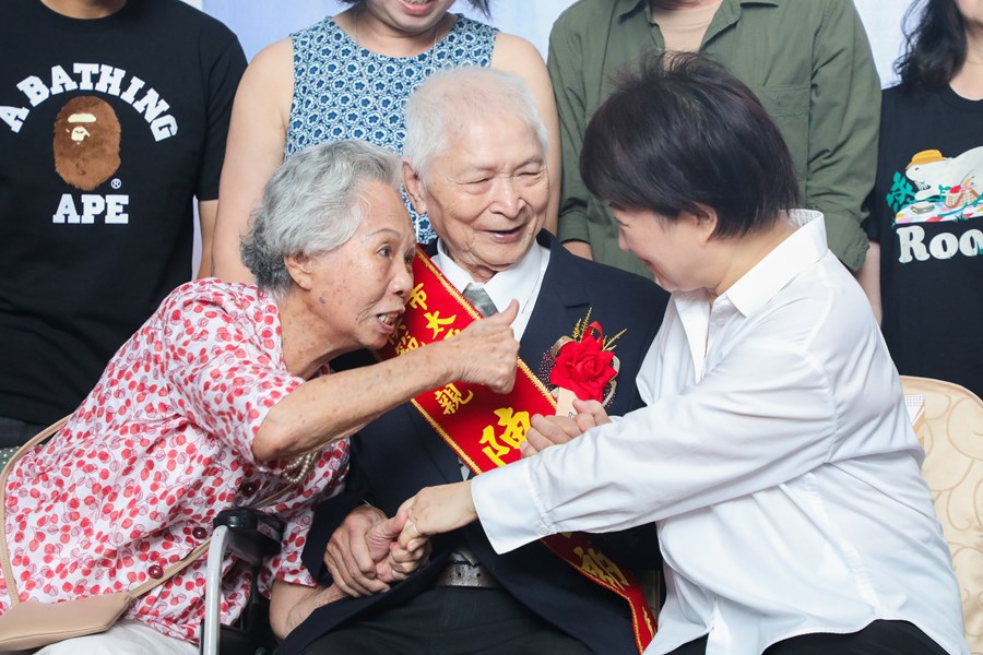 台中市115年度模範父親與市長有約合照活動