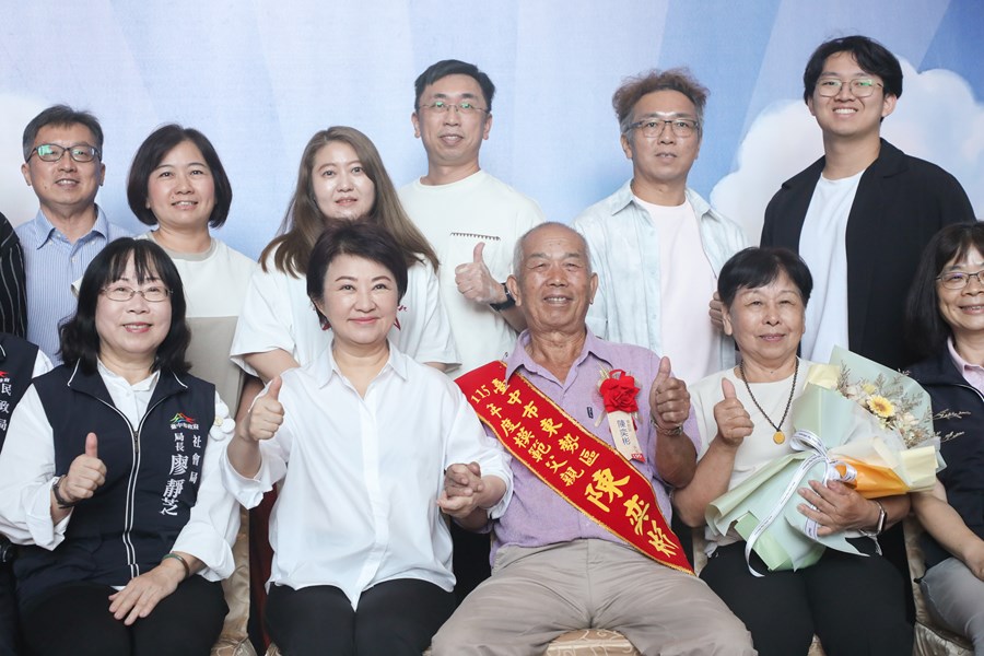 台中市115年度模範父親與市長有約合照活動