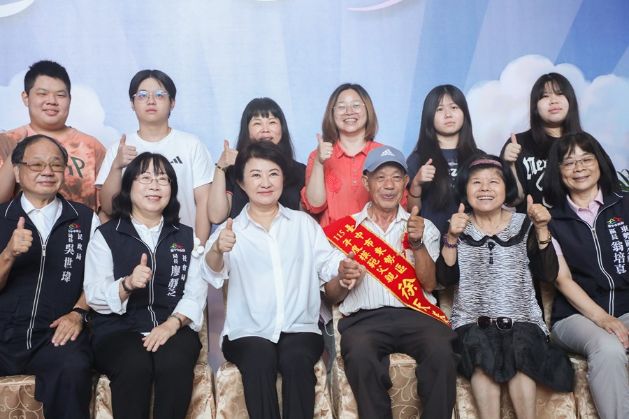 台中市115年度模範父親與市長有約合照活動