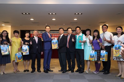 中區扶輪社捐贈國民小學品德語文叢書儀式