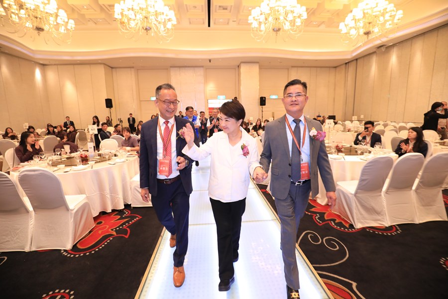台中市不動產代銷經紀商業同業公會第九屆第一次會員代表大會暨第八、九屆理事長交接典禮--TSAI (8)