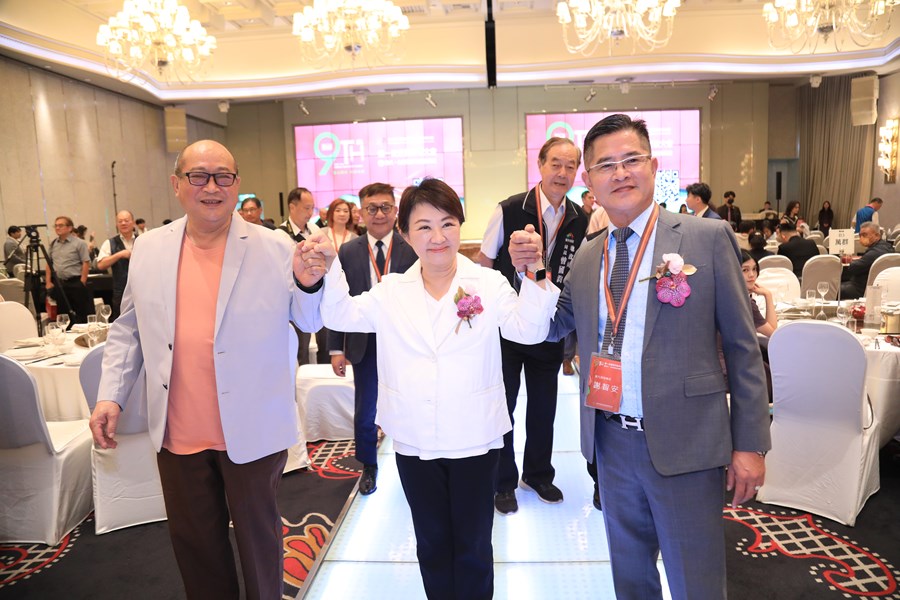 台中市不動產代銷經紀商業同業公會第九屆第一次會員代表大會暨第八、九屆理事長交接典禮--TSAI (13)
