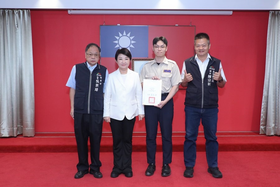 市長表揚替代役男蔡仁杰臨危不亂緊急救護表現優異