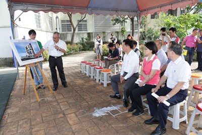 視察大里甲興社福大樓