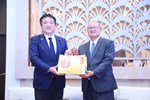 日本熊本縣議會內野幸喜議長與張清照議長互贈紀念品--TSAI (8)