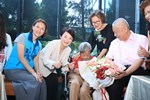 盧市長致贈115年大雅區百歲人瑞張陳碧珠女士重陽敬老禮品禮金--TSAI (15)