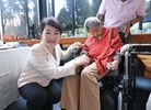 盧市長致贈115年大雅區百歲人瑞張陳碧珠女士重陽敬老禮品禮金--TSAI (2)