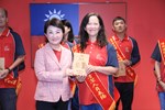 表揚115年度績優清潔隊員--外埔區清潔隊員--黃玉珮