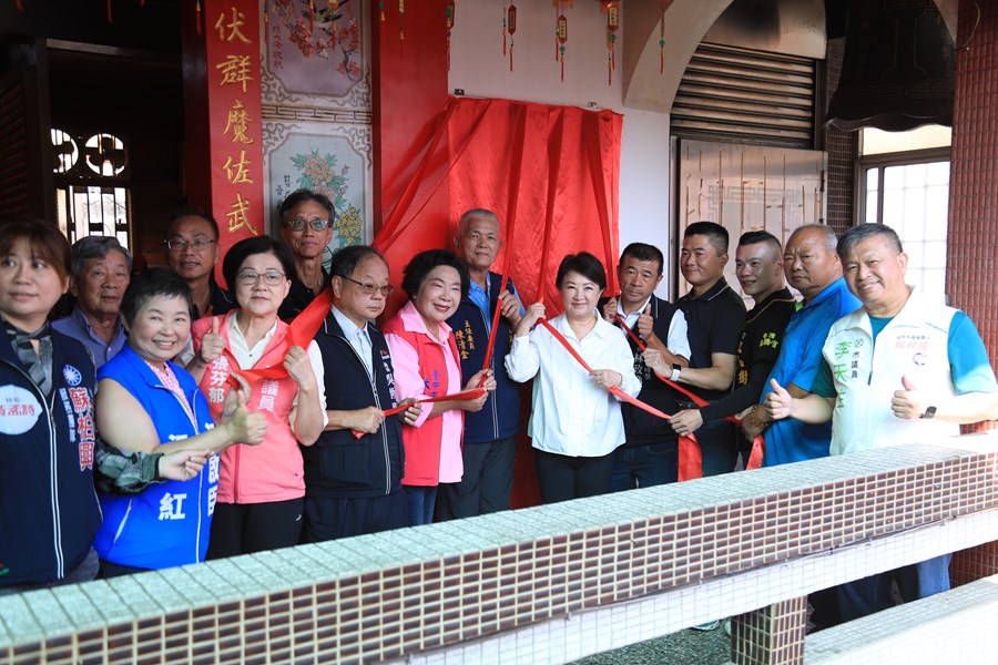 霧峰進興宮(社團法人台中市吉峰福德神明協會)揭牌及贈匾儀式--TSAI (13)