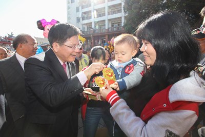 106年市長新春發紅包_南屯萬和宮
