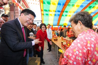 106年市長新春發紅包_大里振坤宮