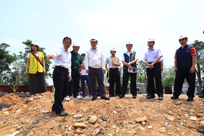 視察永福所預定地掩埋廢棄物現況