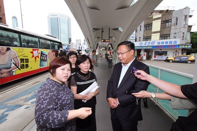 市議會BRT小組視察 交通局長重申:依法解決未完成驗收就啟用所留問題