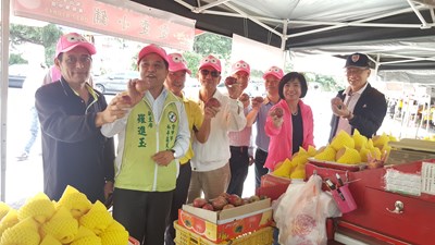 梨山「五星級」水蜜桃健走活動開跑 300人共襄盛舉