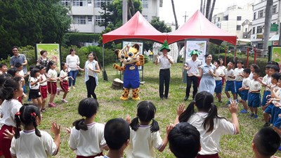 國小開學日 花博吉祥物「來虎」帶動跳