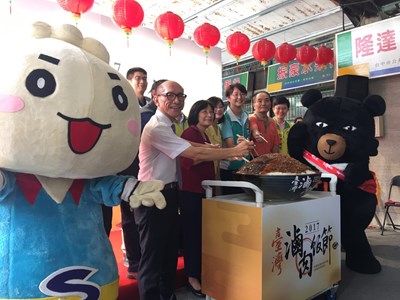 台灣滷肉飯節巡迴列車台中場 200人份超大碗滷肉飯現身第二市場