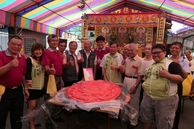 慶讚東區東門福德正神登龕紀念日 林市長敬獻120斤超大紅龜粄