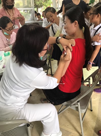 預防流感  專業醫療團隊前進校園提供疫苗接種服務