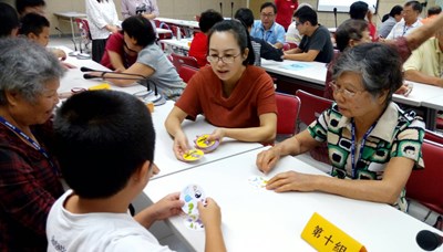 桌遊活動熱鬧展開  老幼攜手拼過關