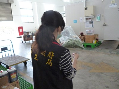 衛生局抽驗軍方副食供應中心蔬菜水果 檢出1件農藥殘留 已移源頭調查