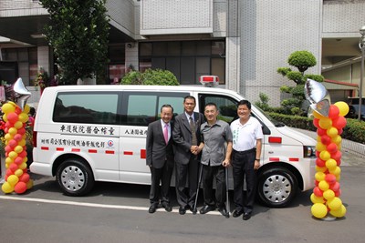 振榮油機捐贈救護車與救難器材 徐副市長表達感謝