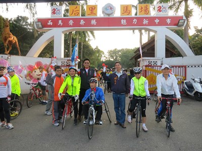 徐副市長領騎成年禮自行車親子挑戰賽 率400多位騎士浩浩蕩蕩出發