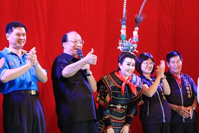明華園大肚區演出「逐鹿天下」 孫翠鳳盛讚胡市長是最重視文化藝術的市長
