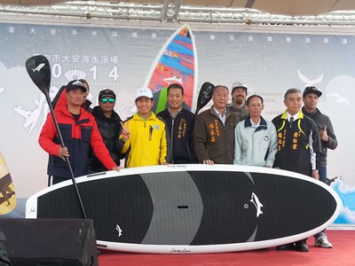 創意風箏衝浪在臺中 各路好手使盡渾身解數超吸睛