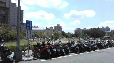 市府持續增設機車格位 照顧機車族停車權減少違停