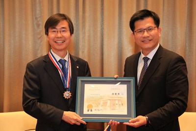 南韓議員趙慶泰拜會林市長 林市長頒發首座榮譽市民獎章