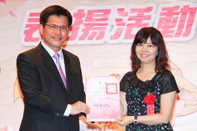 辛苦了,有你真好! 林市長表揚績優工友及行政助理