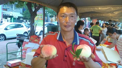 網購宅配冠軍周永藩行銷水蜜桃 市場遍及全台各地
