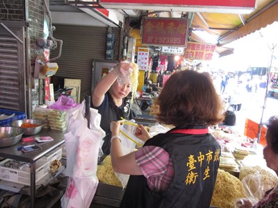 中市衛生局抽驗32件市售涼麵 8件初驗出大腸桿菌超標 複驗後已全數合格