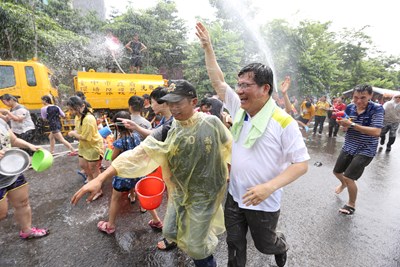 太平中山里88潑水節 林市長:明年擴大舉行 與民同樂