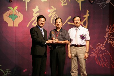 慶祝教師節表揚優良教育人員 林市長:投入更多資源支持老師